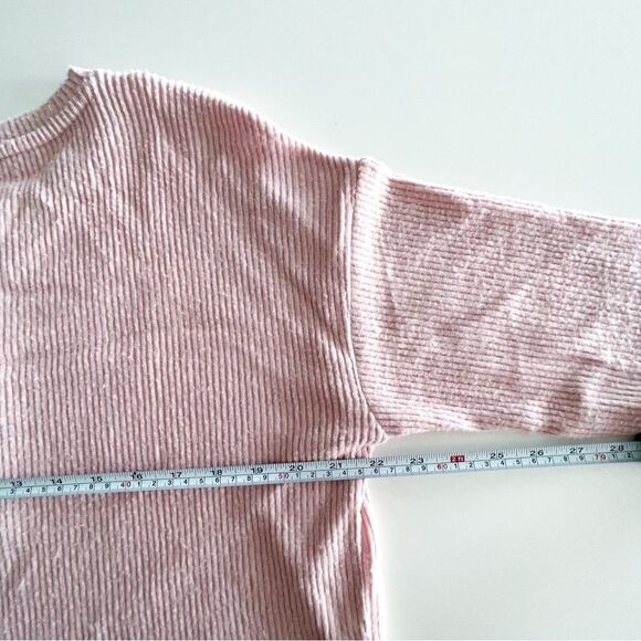 Calvin Klein cropped pink sweater - Picture 8 of 9